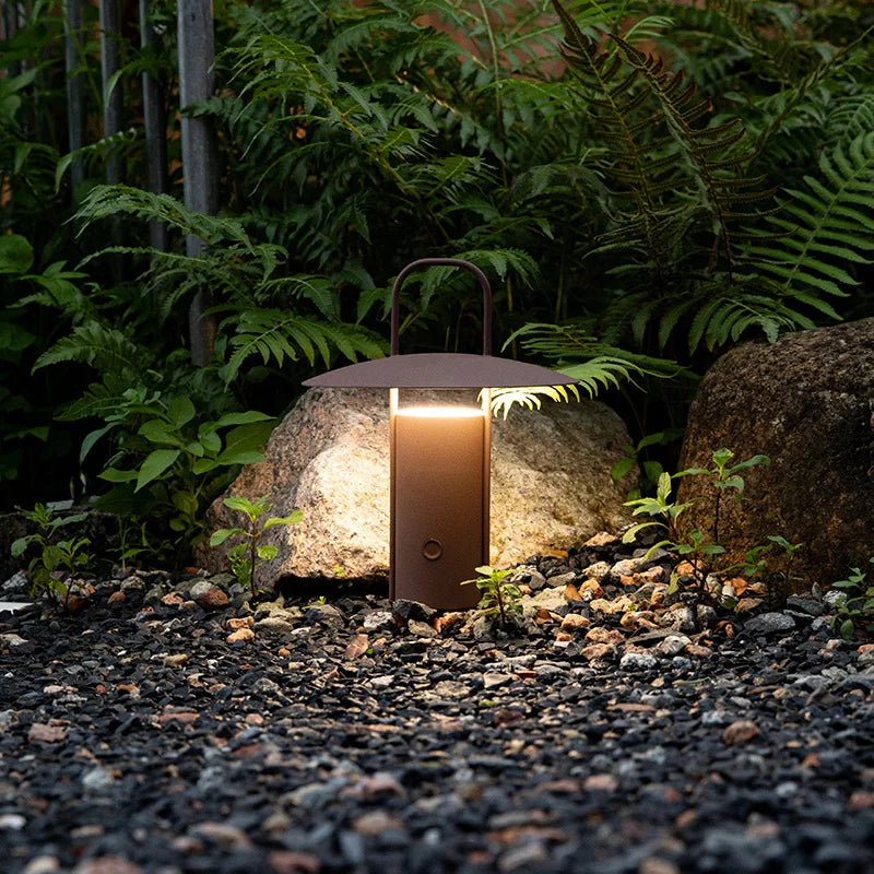 ForgeRay | Industrial-Style Lamp – Plug-In LED with Bold Lines & Warm Lighting