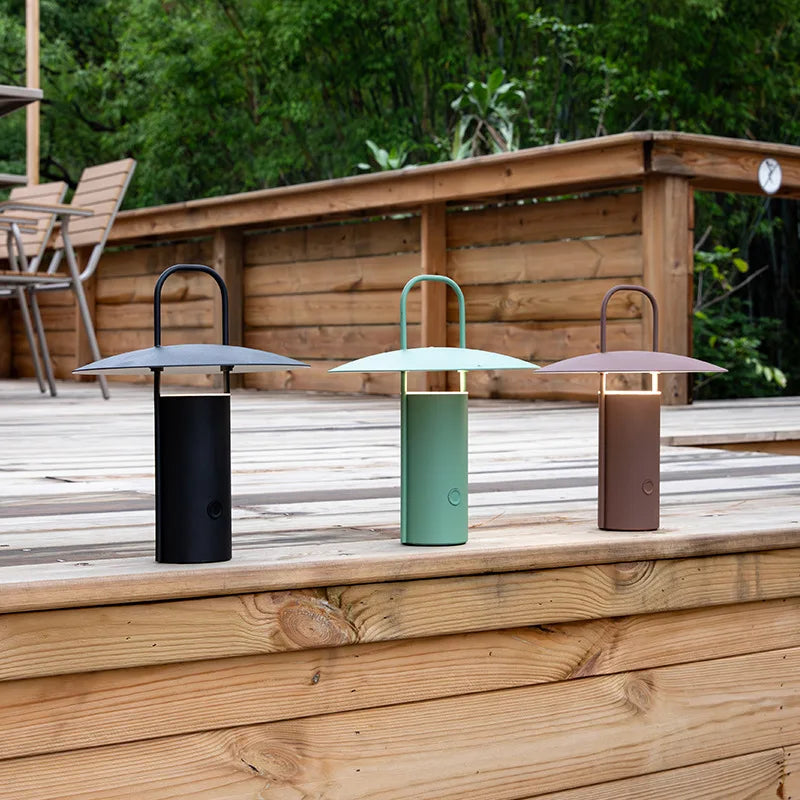 ForgeRay | Industrial-Style Lamp – Plug-In LED with Bold Lines & Warm Lighting