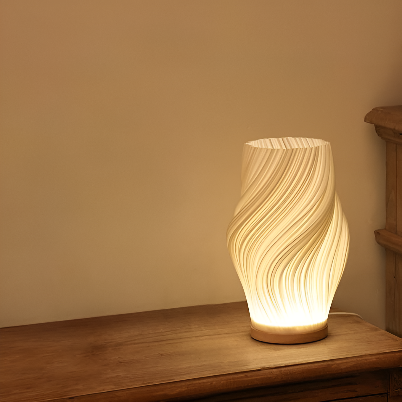 Fluessa | Soft Wave-Inspired LED Lamp – Cream Surface &amp; Dimmable Glow for Cozy Corners