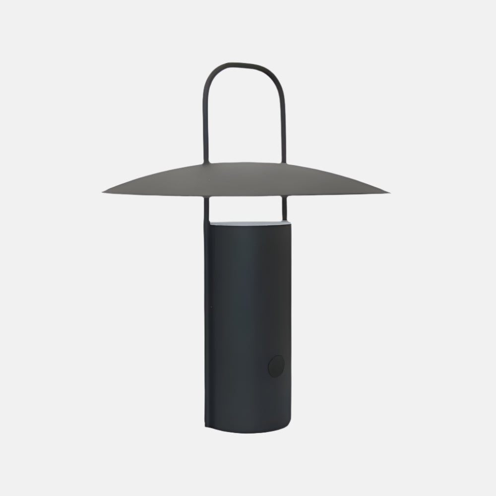 ForgeRay | Industrial-Style Lamp – Plug-In LED with Bold Lines & Warm Lighting
