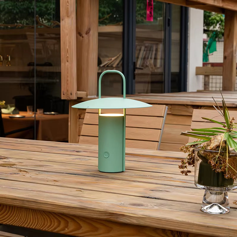ForgeRay | Industrial-Style Lamp – Plug-In LED with Bold Lines & Warm Lighting